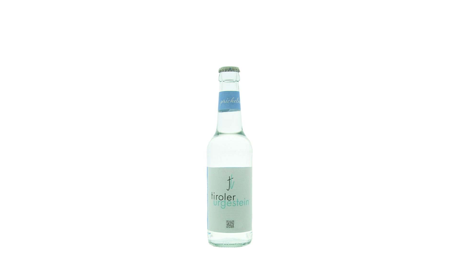 Glasflasche mit Etikett „tiroler urgestein prickelnd“, Mineralwasser aus Tirol mit kohlensäurehaltigem Inhalt.