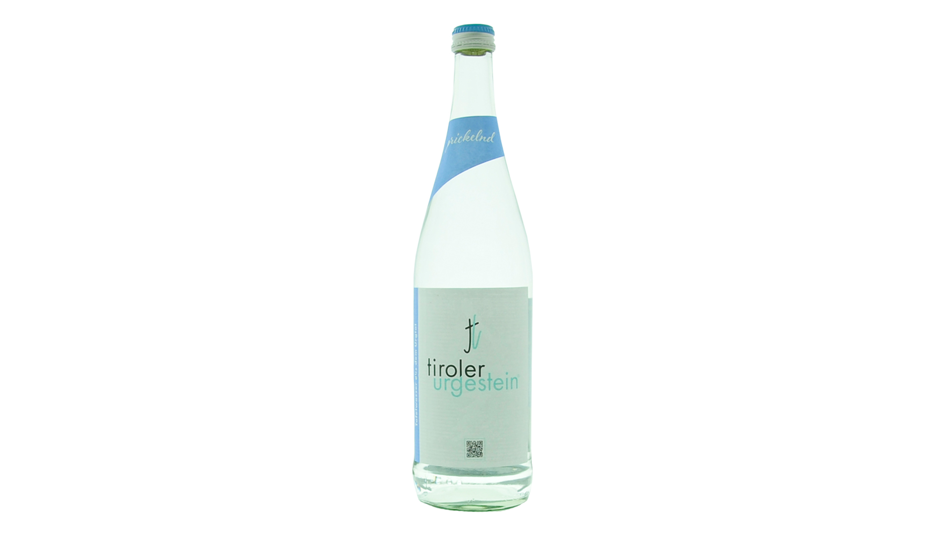 Glasflasche mit Etikett „tiroler urgestein prickelnd“, Mineralwasser aus Tirol mit kohlensäurehaltigem Inhalt.