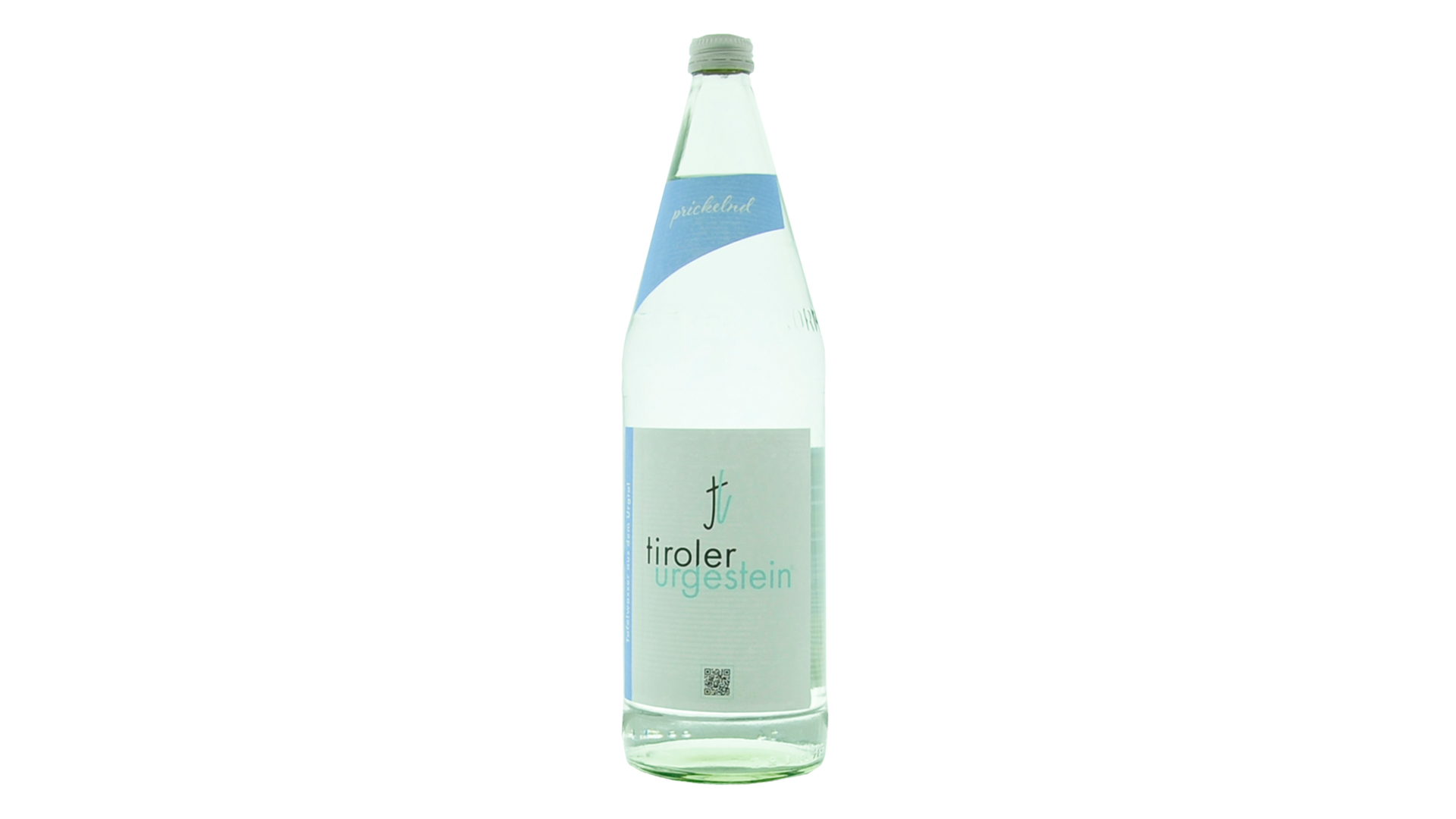 Glasflasche mit Etikett „tiroler urgestein prickelnd“, Mineralwasser aus Tirol mit kohlensäurehaltigem Inhalt.